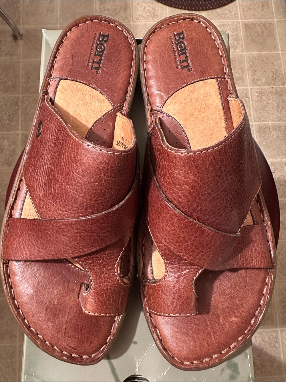 NWT 11M Born Women’s Chestnut Brown Leather Cross-Strap Slide Sandals